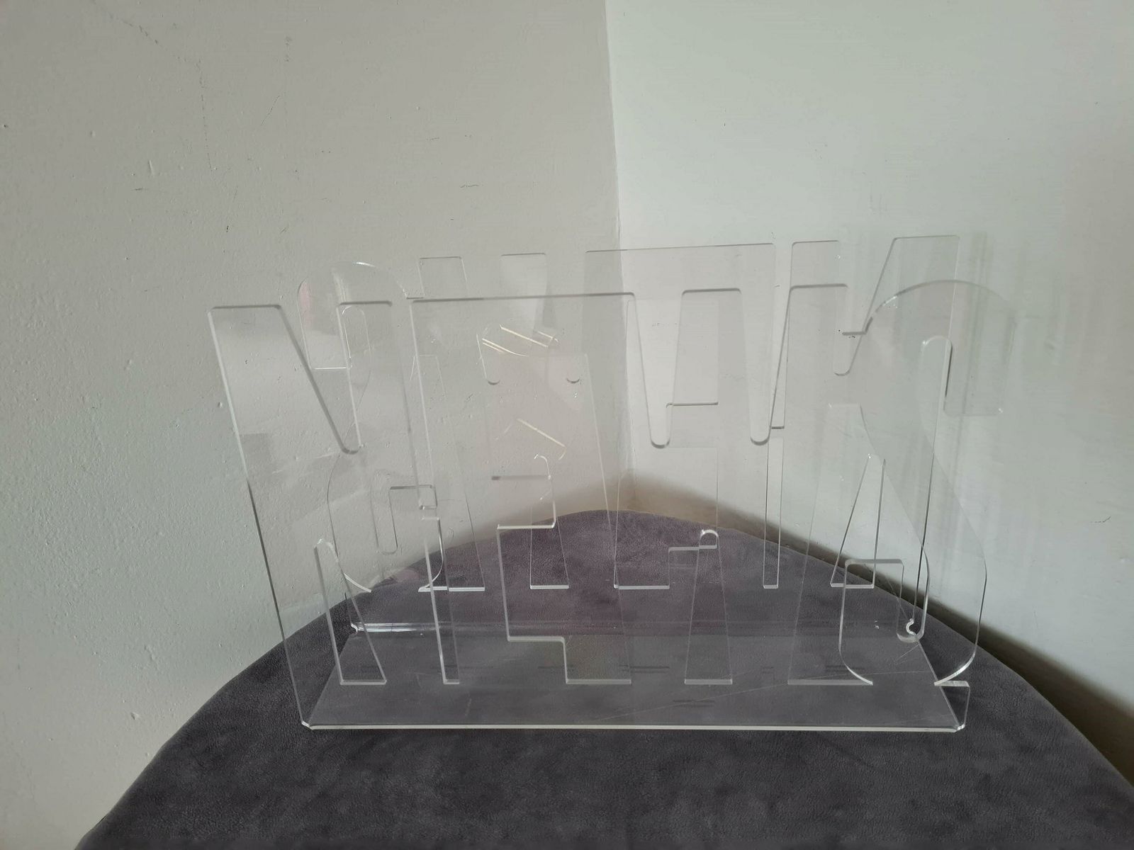 Vintage Lucite Tijdschriftenhouder – Strak En Modern Tijdschriftenrek photo Woonaccessoires