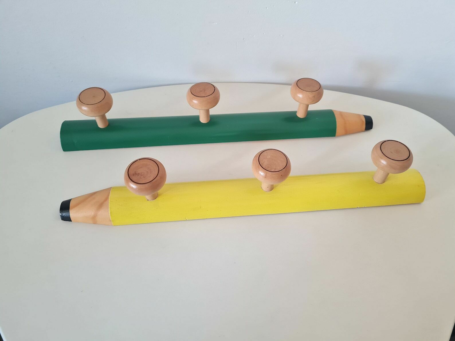 photo furniture Vintage Pop Art Memphis Milano Style Wooden Hanger With 3 Hooks