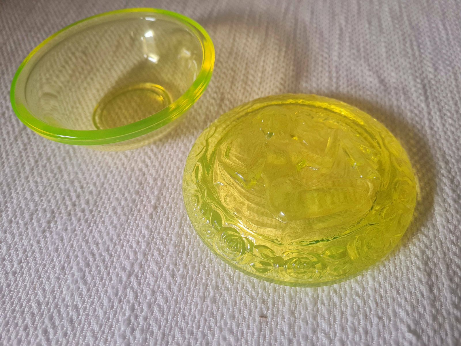 Vintage Czech Uranium Glass Dose Jewelry Box Perfect Condition Not Used photo Home Decor