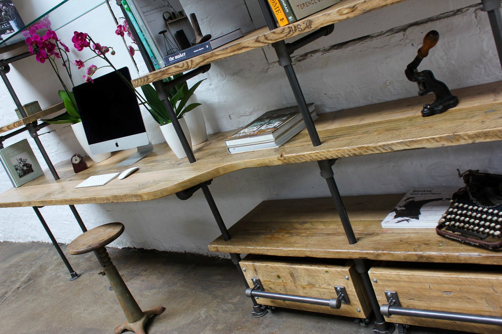 Hannah Reclaimed Scaffolding Boards, Dark Steel Pipe And Toughened Glass Industrial Desk And Shelves photo vinterior