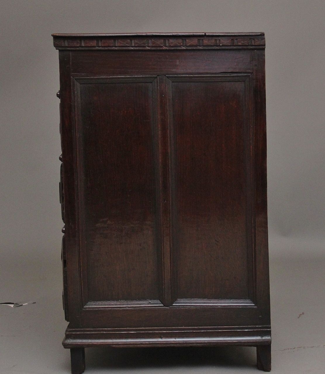 Early 18th Century Oak Moulded Front Chest Of Drawers From The Stuart Period photo vintage