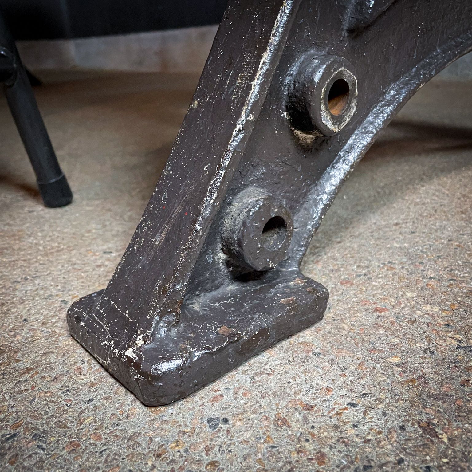 Meubels Industriële Eettafel Op Diamantslijpermachineonderstel – Vivre Crafts photo