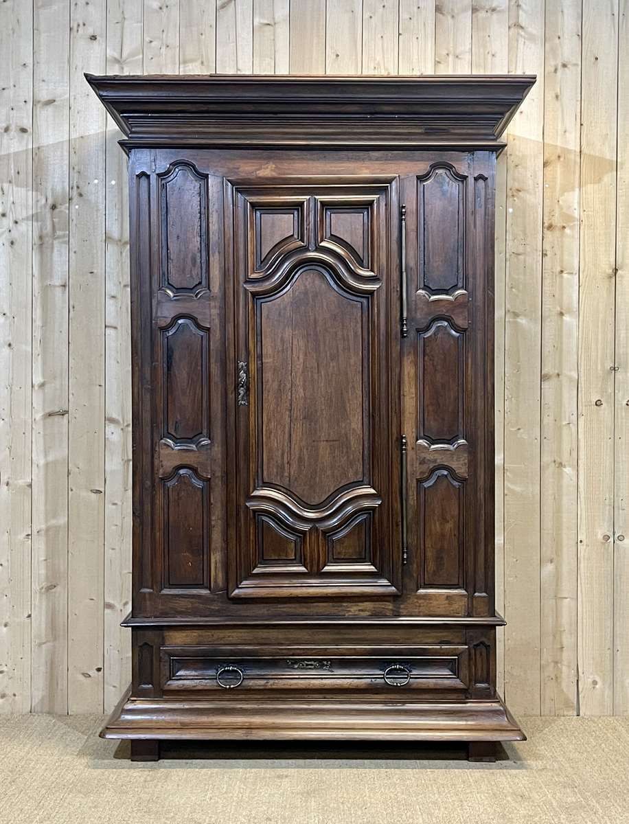18th Bordelaise Bonnetiere In Walnut And Cherry Wood