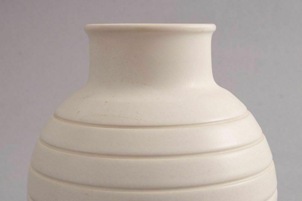 British Art Deco Keith Murray For Wedgwood 'Moonstone' Small Bombe Vase C.1930 photo Home Decor