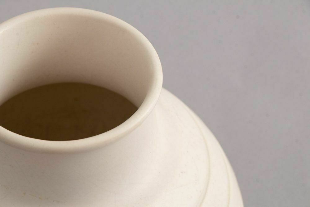 British Art Deco Keith Murray For Wedgwood 'Moonstone' Small Bombe Vase C.1930 photo 450.0