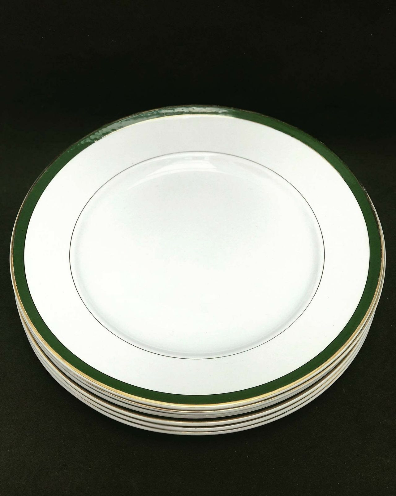 Antiek Set Van 6 Dinerborden Van Villeroy And Boch Mettlach – Groene Rand Met Gouden Bies – 19e Eeuw – Grote Borden 25,1 Cm Diameter – Duits Porselein