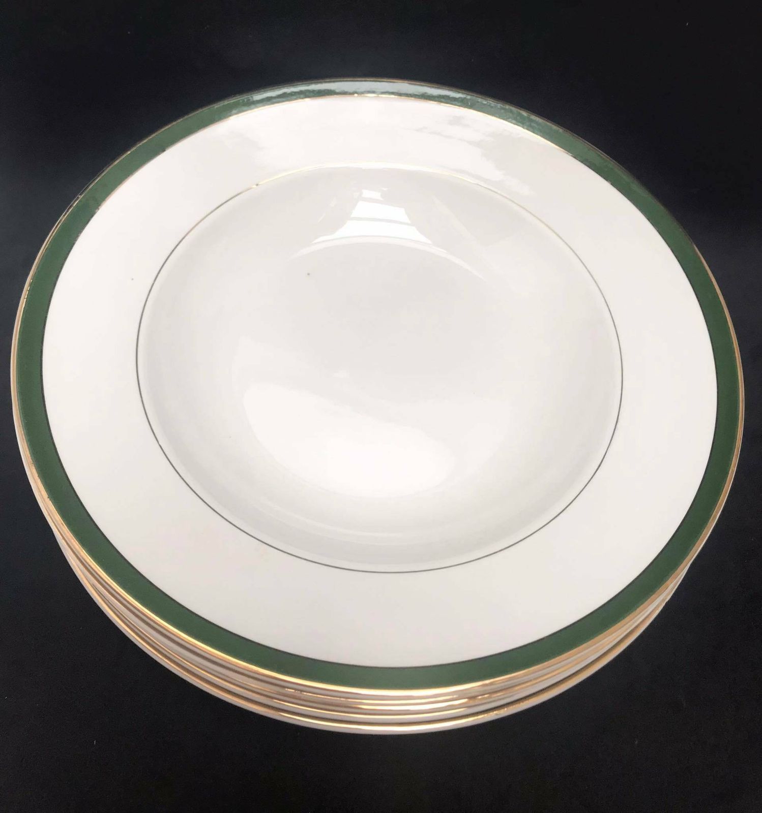 Antiek Set Van 6 Soepborden Van Villeroy And Boch Mettlach, Groene Rand Met Goud, 19e Eeuw, Grote Borden 25,1 Cm Diameter, Duits Porselein photo for sale