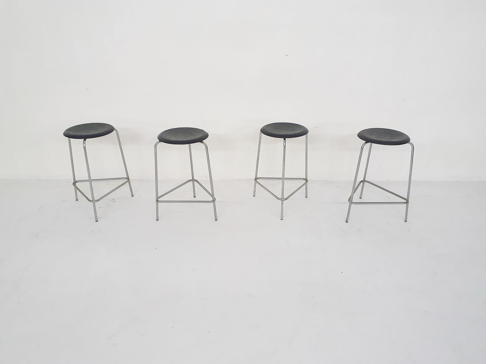 Arne Jacobsen Voor Fritz Hansen "M3170" Krukken, Denemarken, 1967