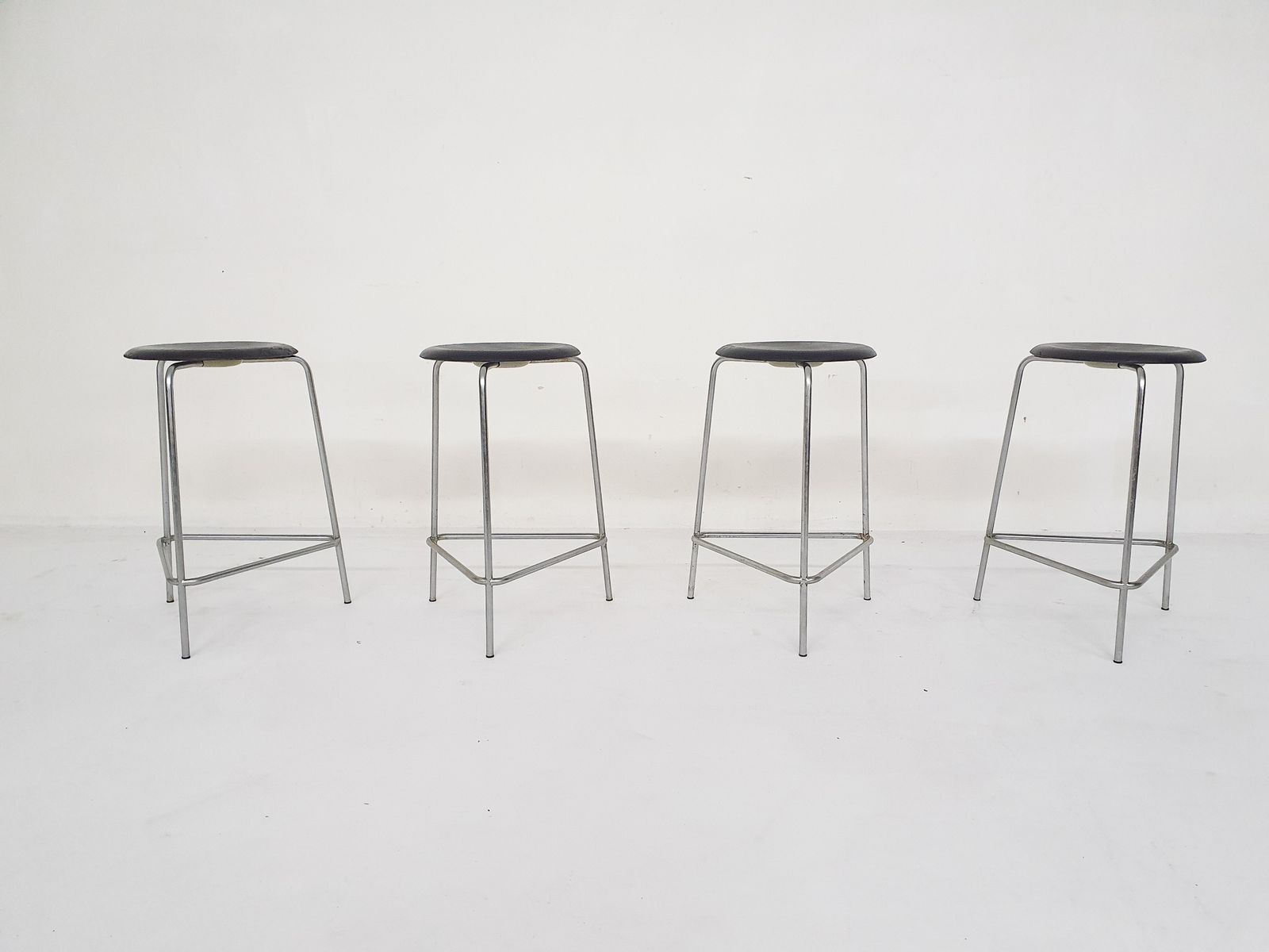 Arne Jacobsen Voor Fritz Hansen "M3170" Krukken, Denemarken, 1967 photo for sale
