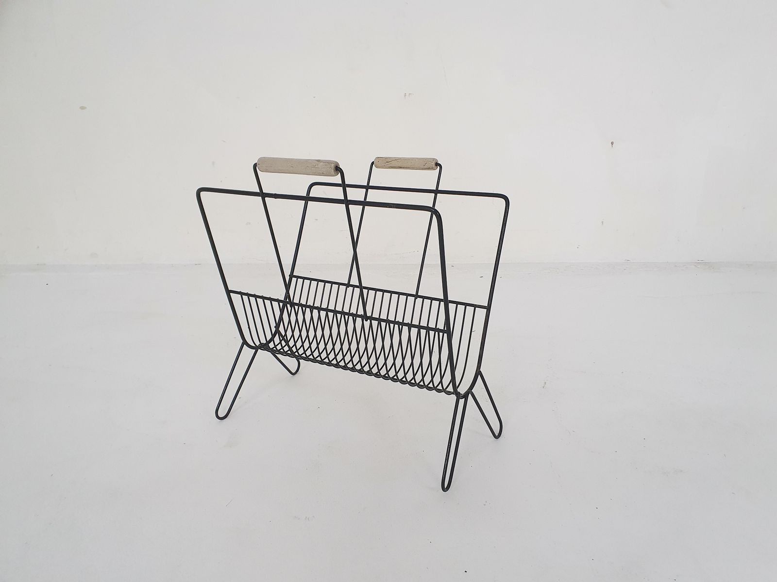 Mid Century Zwart Metalen Tijdschriftenrek, Nederland, Ca. Jaren 1950 photo furniture