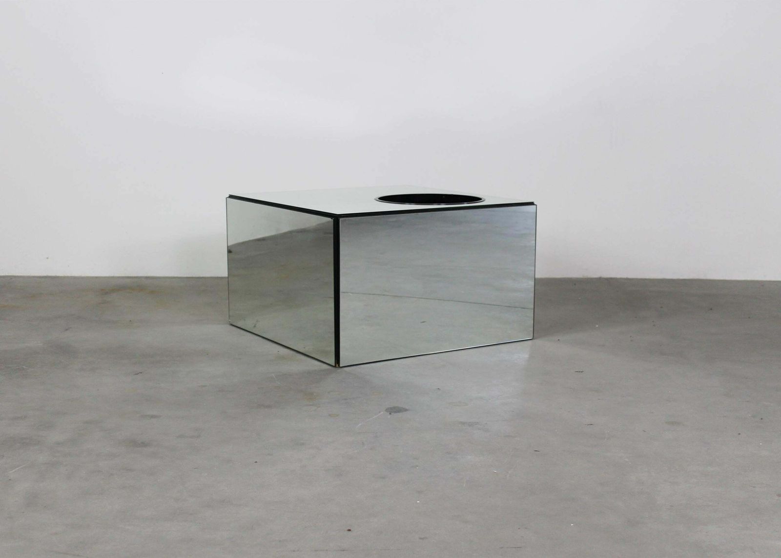 Italian Manufacture Cubic Shape Coffee Table With Wheels And Mirrored Surface