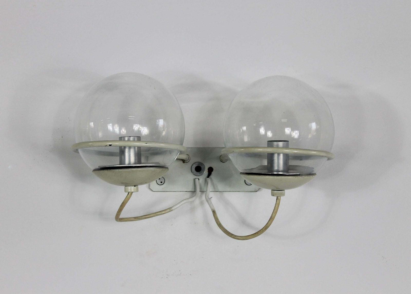 Gino Sarfatti Set Of Two Wall Lamps 238/2 In Aluminium And Glass By Arteluce 60s photo for sale