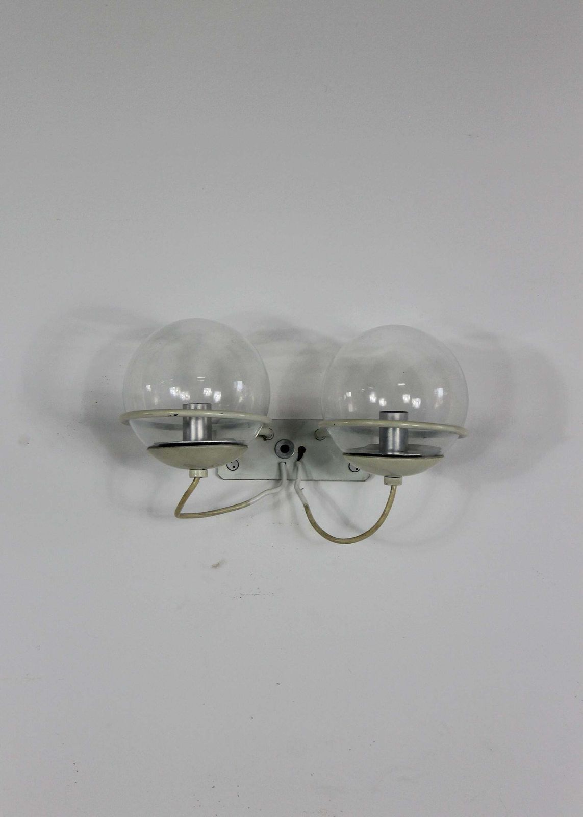 photo vinterior Gino Sarfatti Set Of Two Wall Lamps 238/2 In Aluminium And Glass By Arteluce 60s
