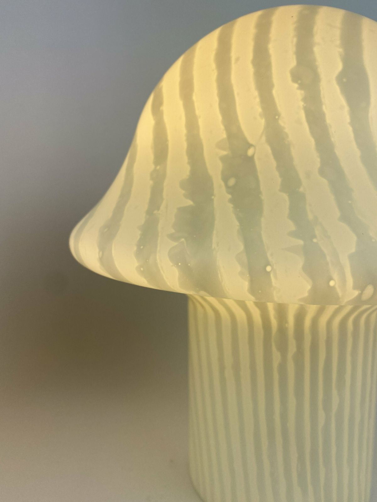 Wit Glazen Paddenstoellamp Met Zebraprint – Peill Und Putzler, 1970 photo 332.0