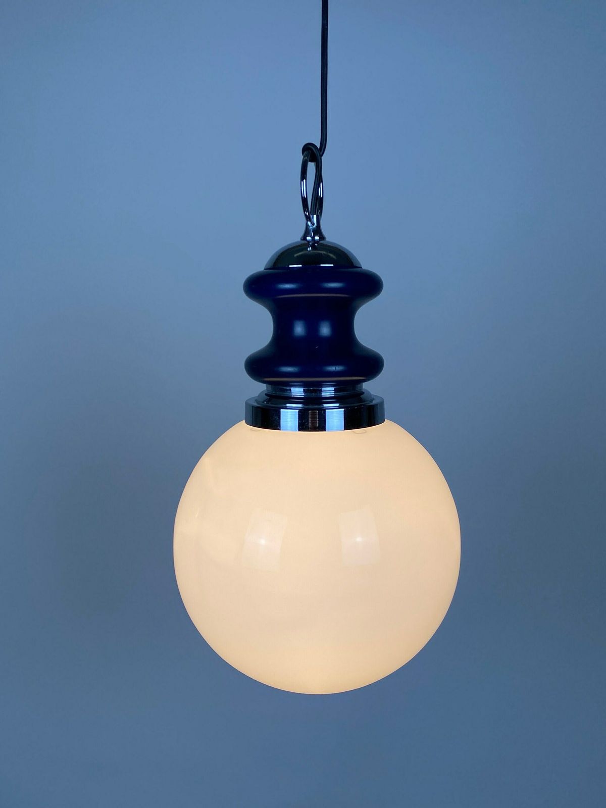 Vintage Glazen Bollamp Met Blauw Metalen Fitting 1970 photo vintage