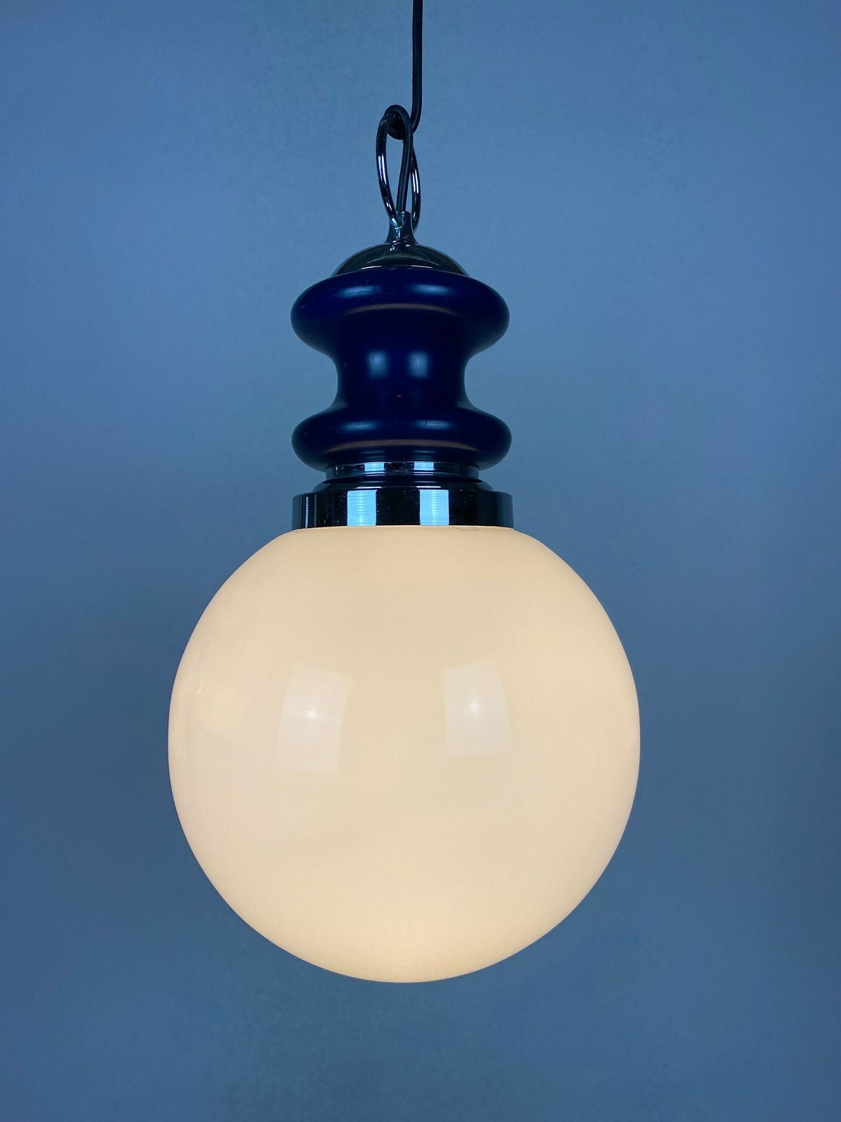 photo for sale Vintage Glazen Bollamp Met Blauw Metalen Fitting 1970