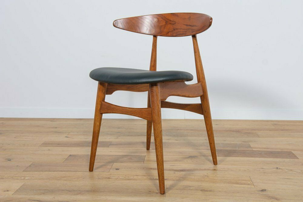 photo furniture Mid Century Danish Ch33 Dining Chairs By Hans J Wegner For Carl Hansen And Søn 1960s Set Of 4