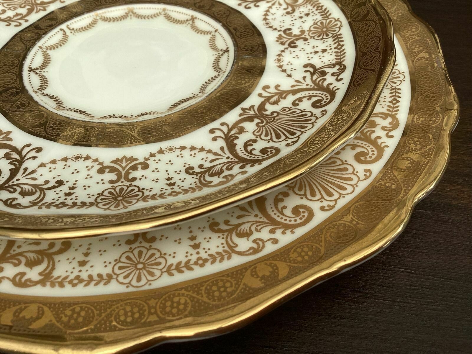 photo vintage Beautiful And Rare Antique Cauldon Embossed Gilt Cabinet Tea Trio