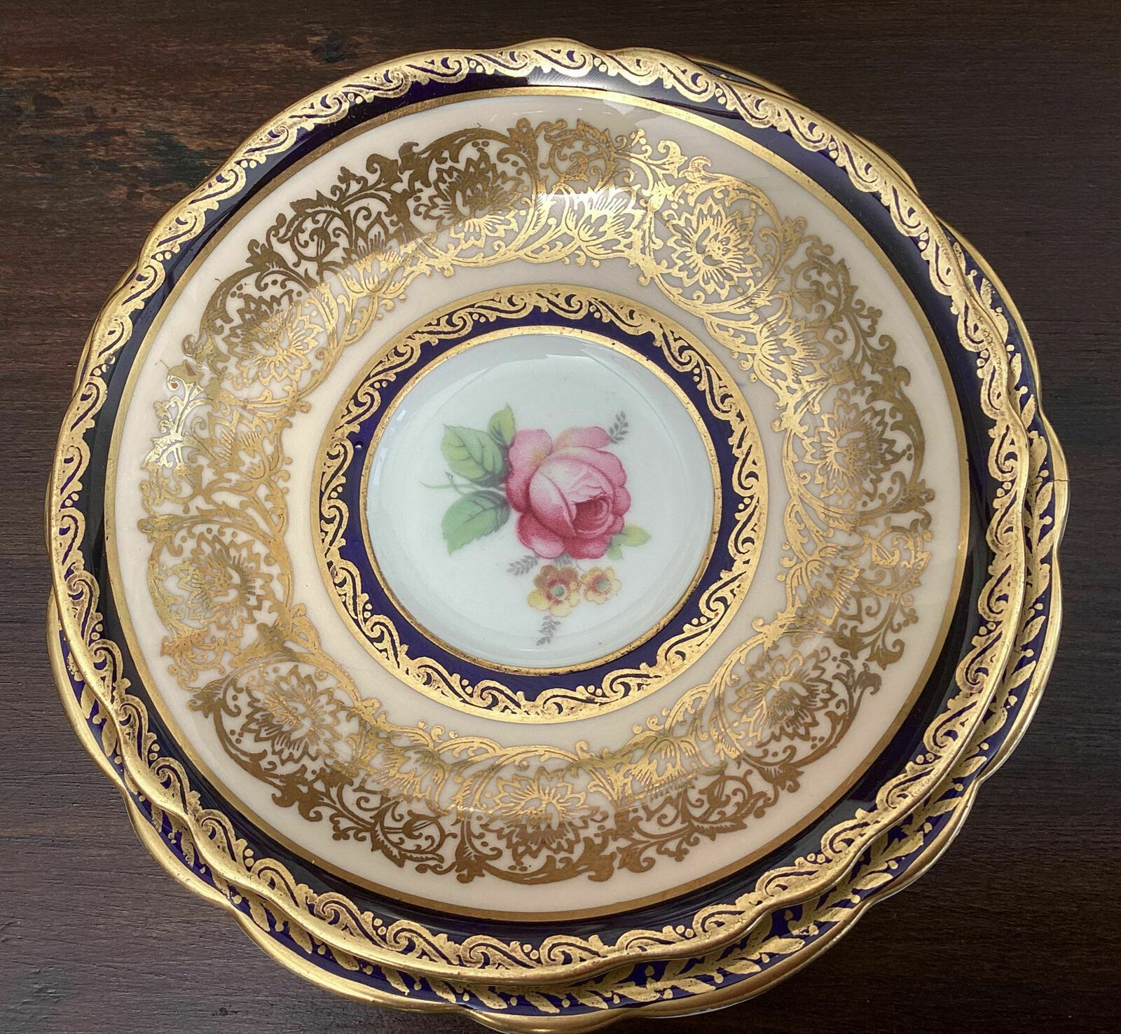 Paragon Antique Floating Rose Cabinet Tea Trio Cobalt And Gilt C 1945 photo vinterior