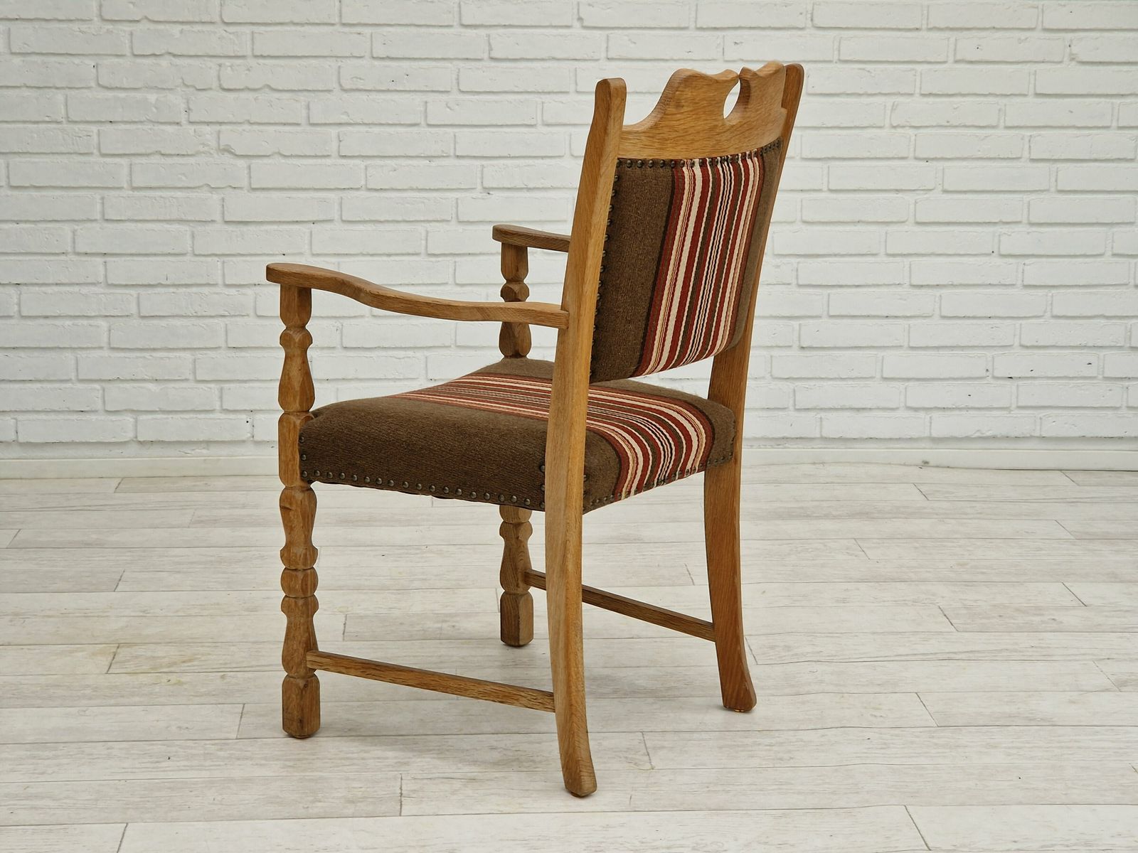 photo vintage 1960s, Danish Design, Armchair, Oak Wood, Furniture Wool.