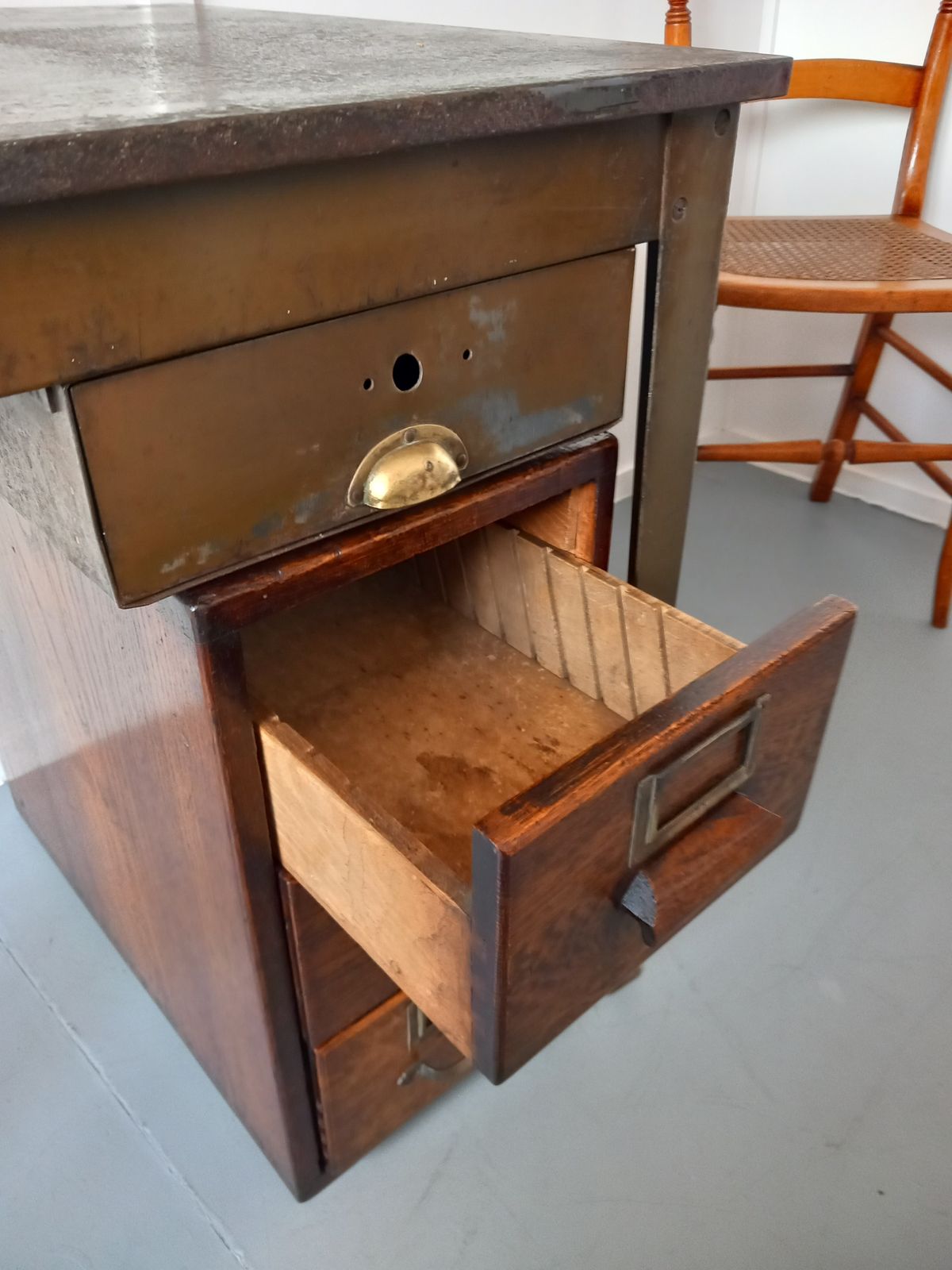 An Oak 3 Drawer Chest, Early 20th Century photo vinterior