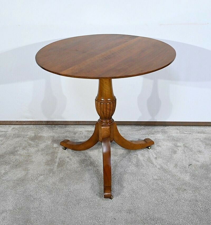 Tripod Pedestal Table In Solid Walnut, Restoration Period, Early 19th Century