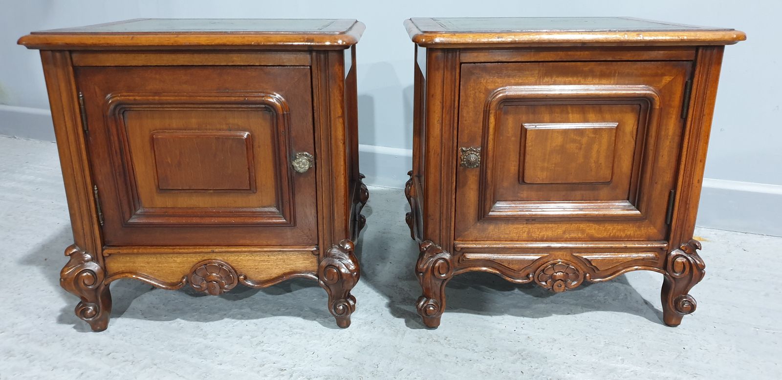 Near Pair French Mahogany Bedside Lamp Cabinets photo 795.0