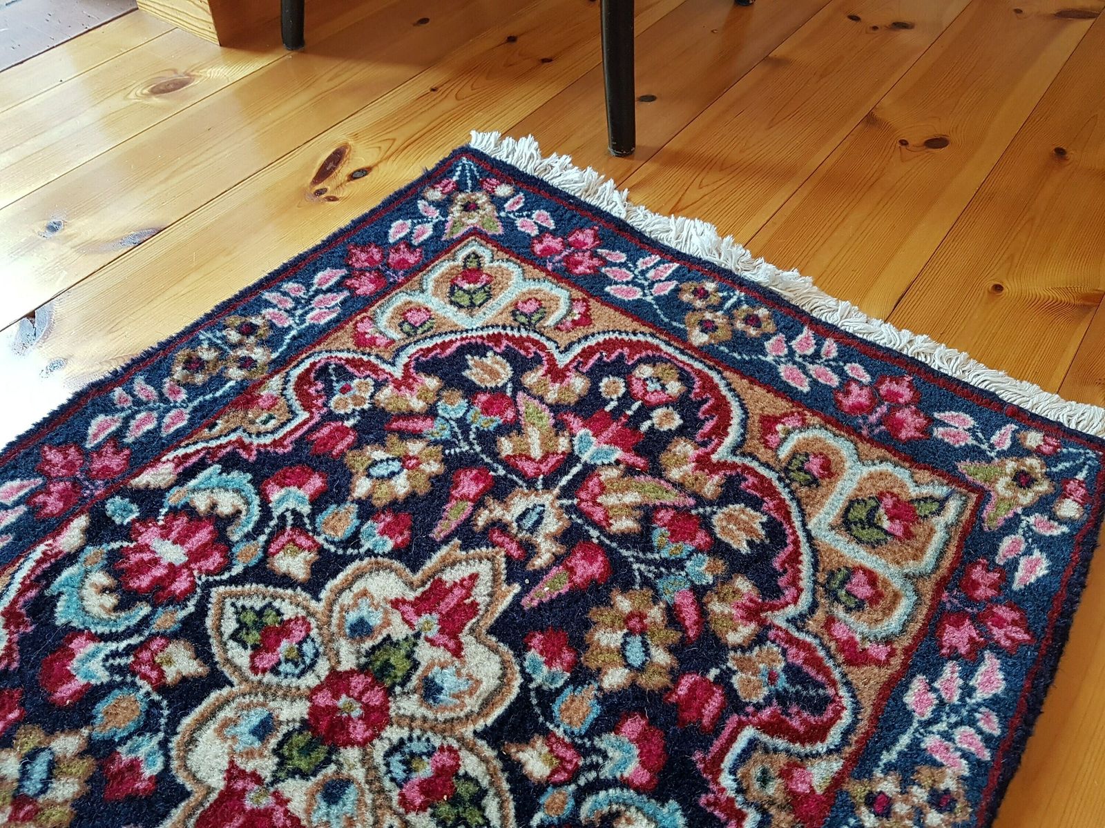 Small Handknotted Rug With Floral Rose Design, Floral Turkish Carpet Cas7 photo Textiles