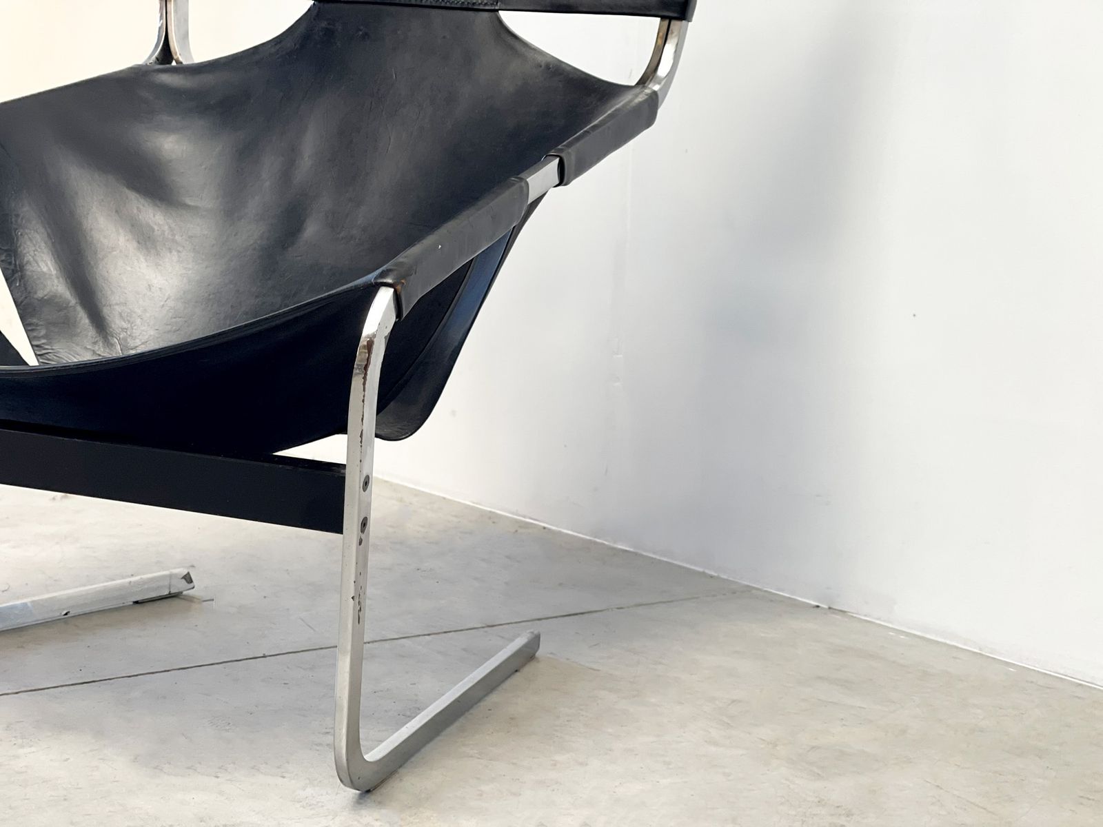 Pierre Paulin F444 Lounge Chair, 1960s photo furniture