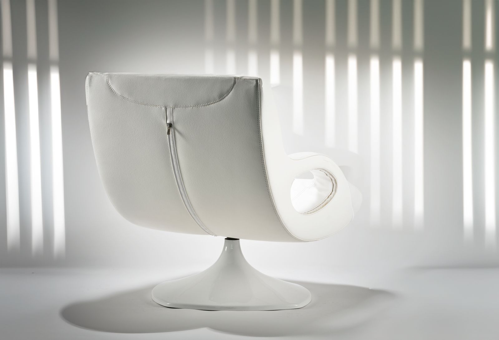 photo furniture Vintage Karim Rashid Swing Base Space Age Armchair For Frighetto Industrie, Italy Circa 2002