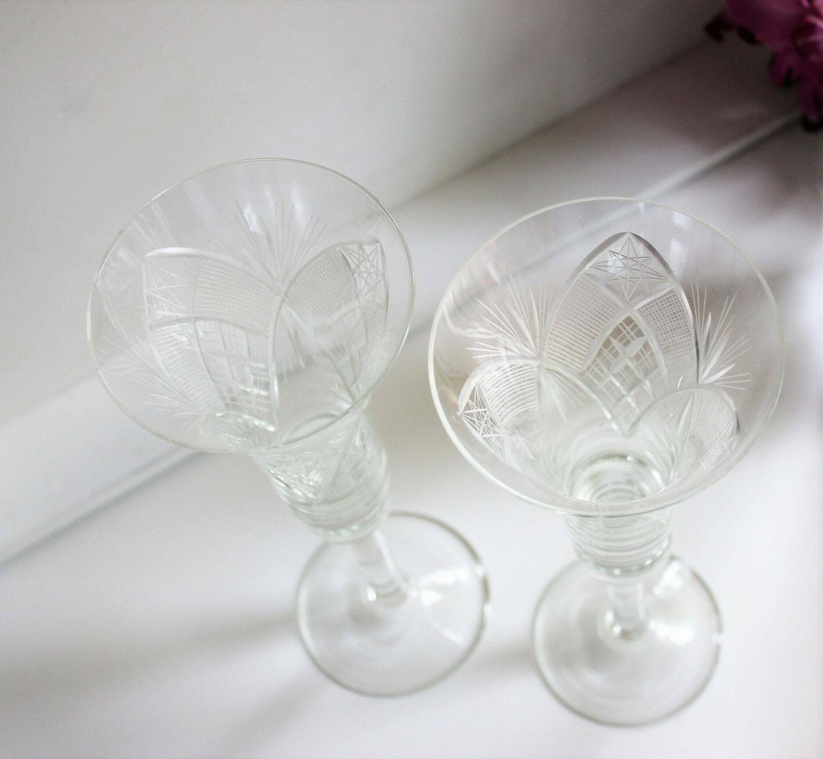 photo furniture Champagne Glasses Elegant Wedding Flutes Set Vintage Champagne Flutes Wedding Champagne Glasses Wedding Champagne Flute Wedding Mementos