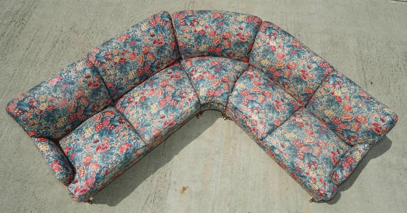 photo vintage Vintage Howard & Son's London Bridgewater Large 5 Seat Corner Sofa Floral Fabric
