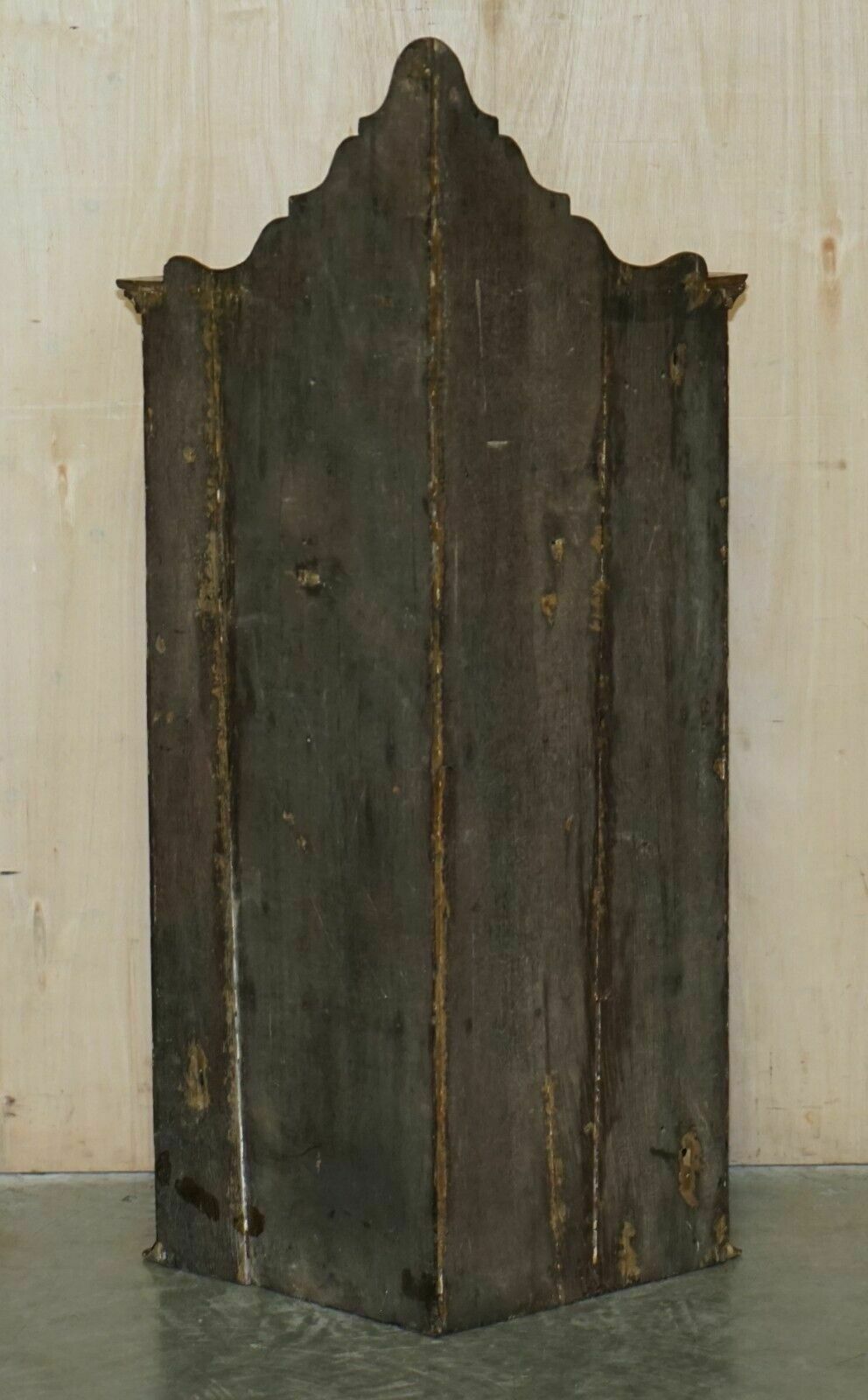 photo vinterior Pair Of George I Circa 1700 Henry VIII Polychrome Painted Corner Wall Cabinets