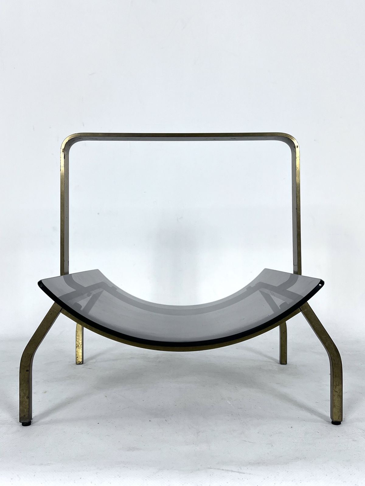 Fontana Arte, Mid Century Brass And Curved Glass Magazine Holder. Italy 1960s photo vintage