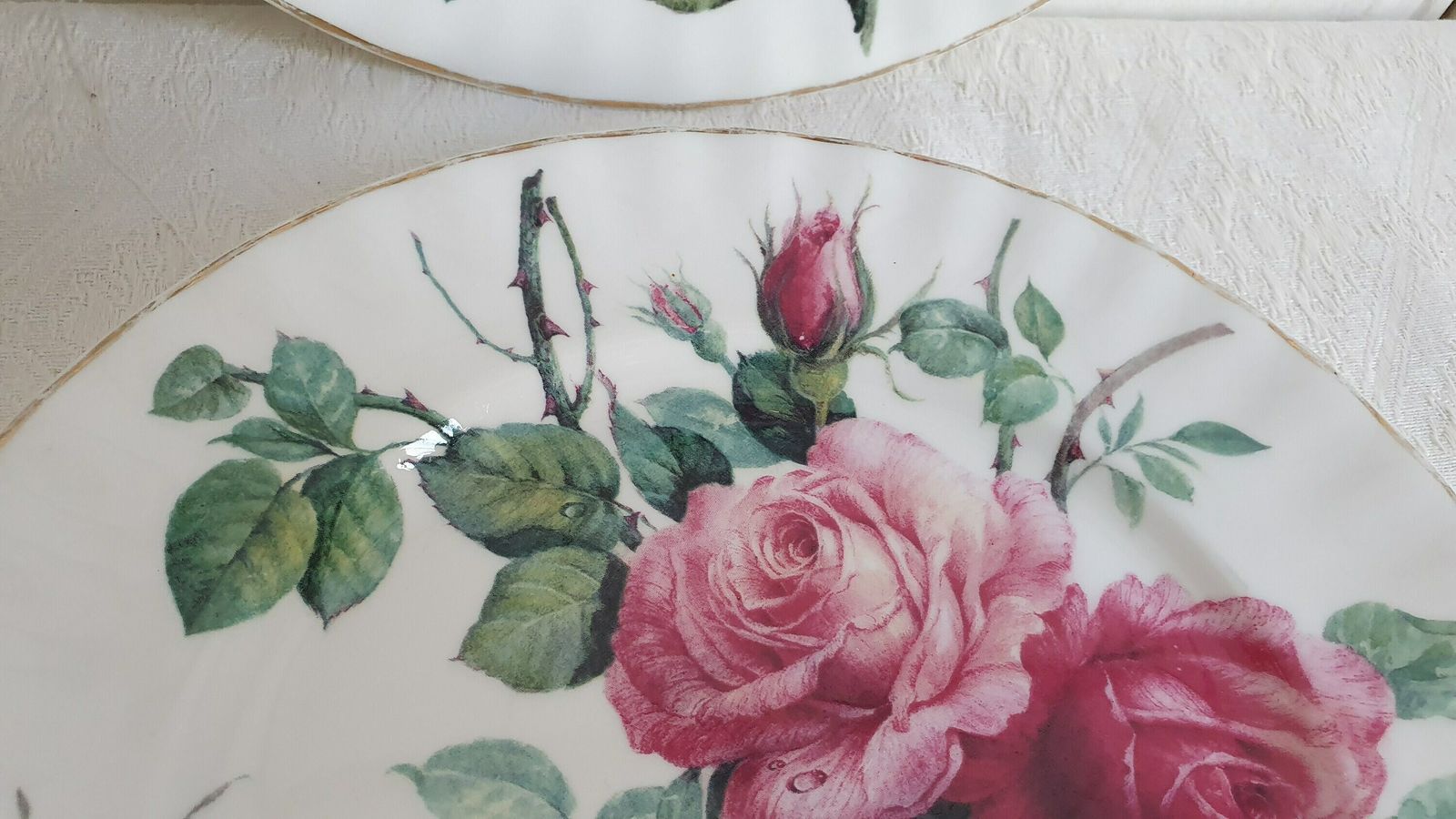 Delightful Set Of 4 Rose Cups Saucers And Large Tea Plates ‘English Rose’ Tea Set Exclusive Design Roy Kirkham 1992 photo vinterior