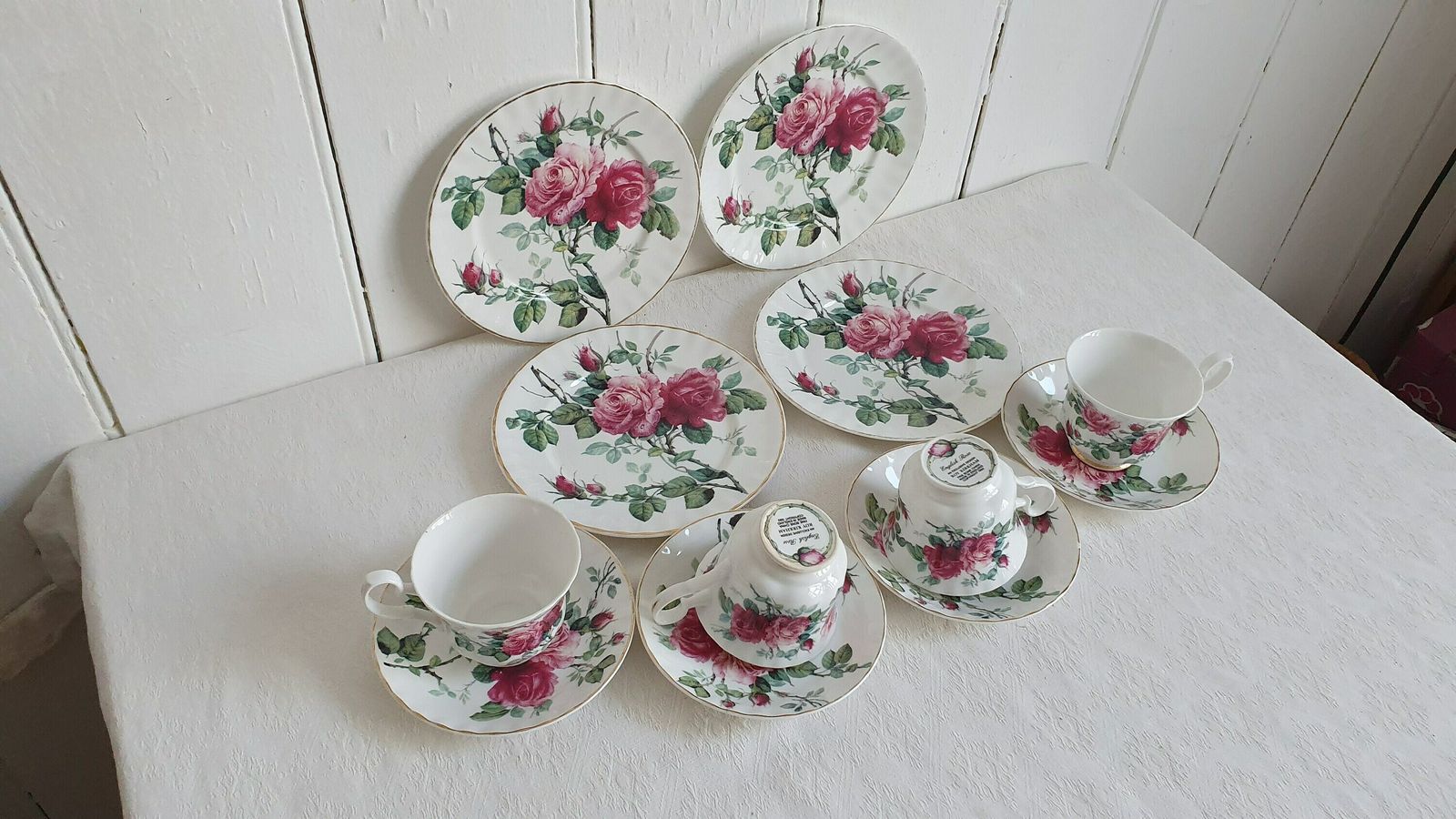 Delightful Set Of 4 Rose Cups Saucers And Large Tea Plates ‘English Rose’ Tea Set Exclusive Design Roy Kirkham 1992 photo vintage