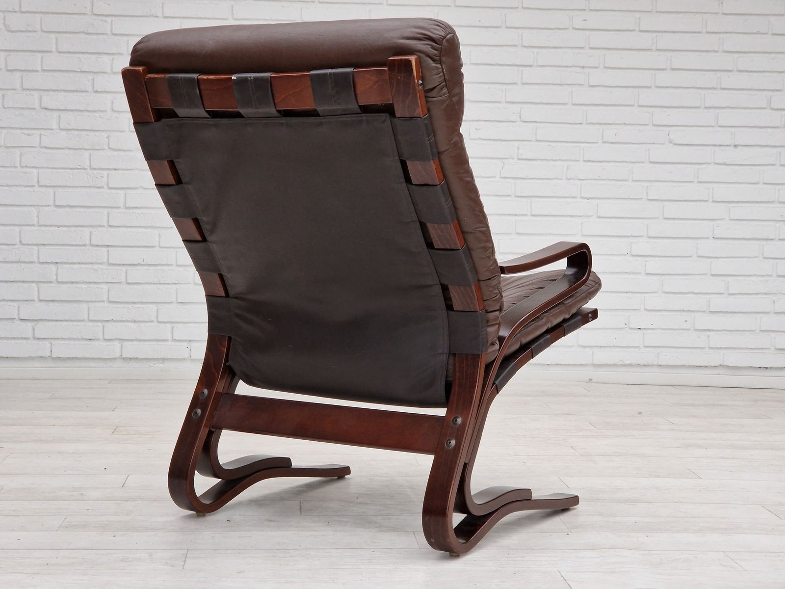 photo vinterior Jaren 1970, Noors Design. Loungestoel Model "Kengu" Van Else En Nordahl Solheim Voor Rybo Rykken.