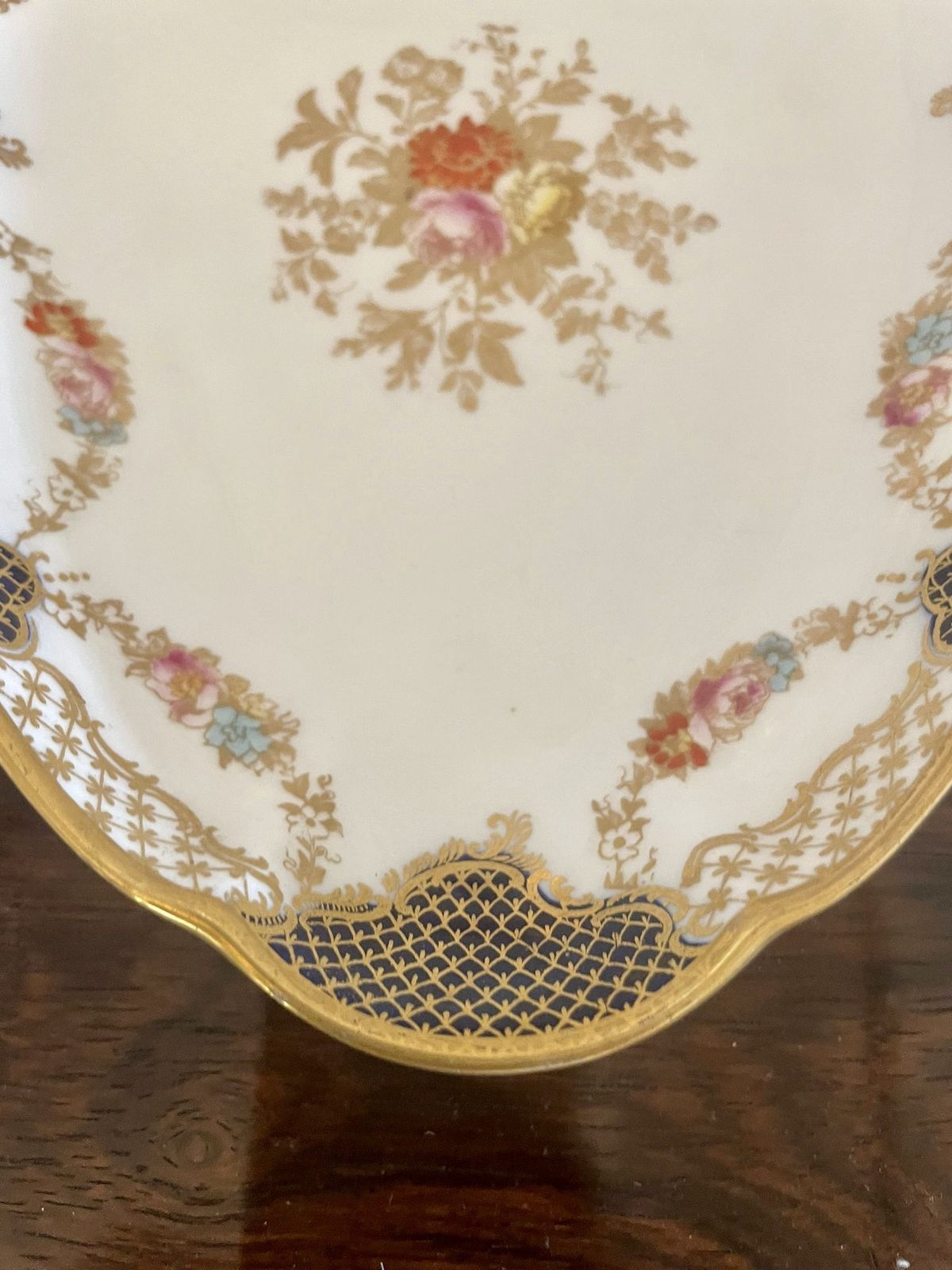 photo furniture Superb Quality Pair Of Antique Hand Painted Wedgwood Shaped Dishes