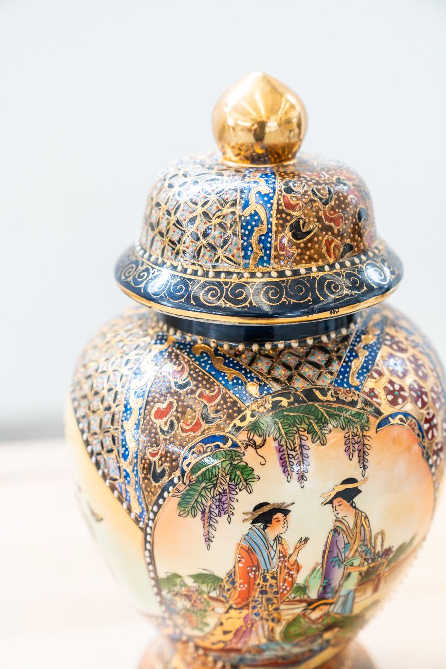 photo for sale Vaso Cinese In Ceramica Anni ‘60 Dipinti A Mano