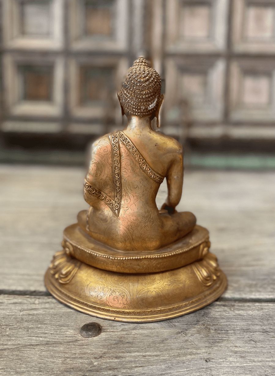 20th Century Meditation Buddha In Gold Gilt With Fine Etching photo for sale