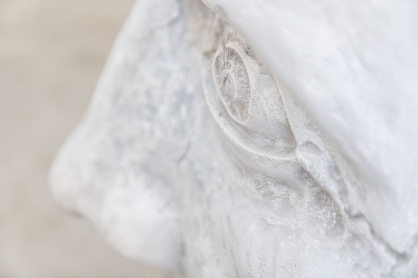 photo vinterior Carrara Marble Sculpture With Drawers