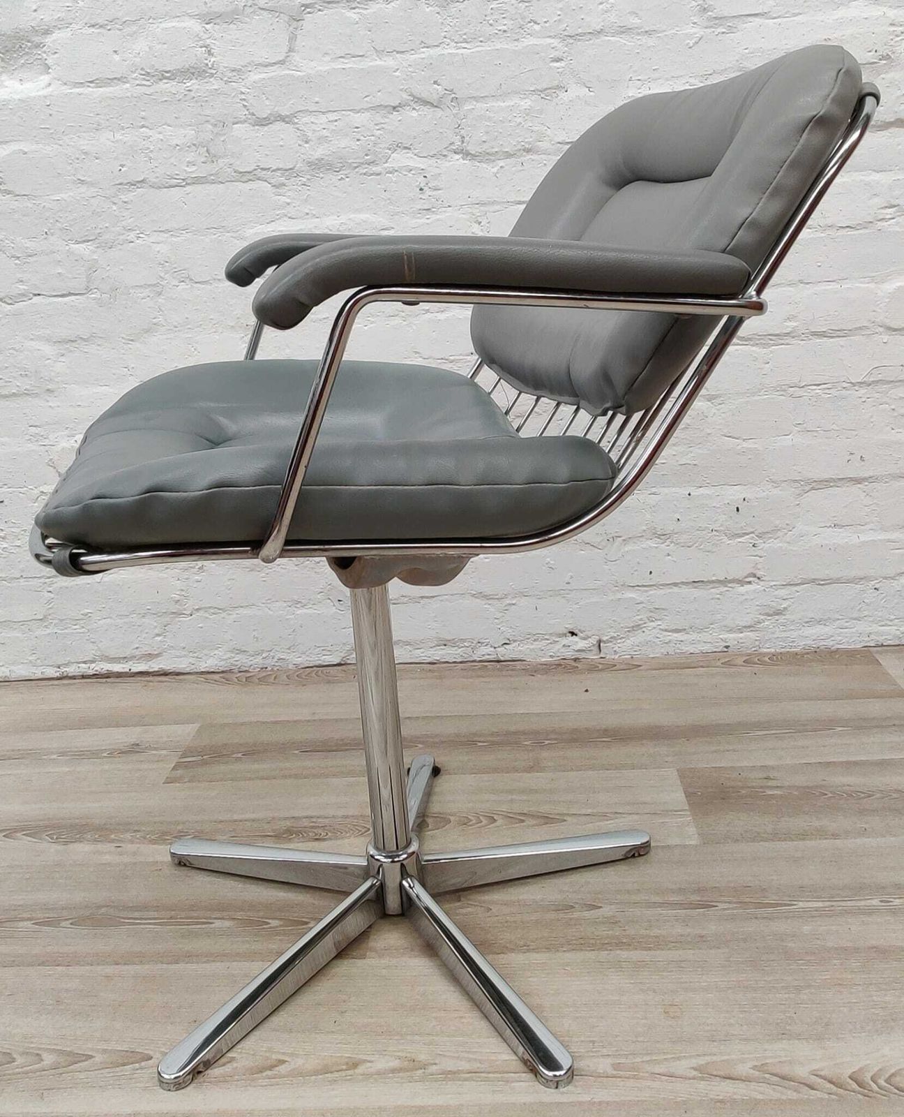 Mid Century Swivel Armchair, Mid 20th Century