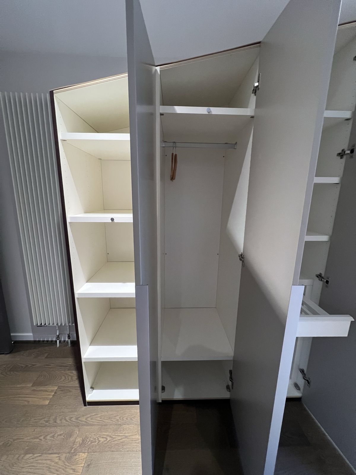 Carrée Custom Made Multifunctional Wardrobe 5 Doors With Various Sections, Lacquered (Chaplins) Rrp £9,500 photo for sale