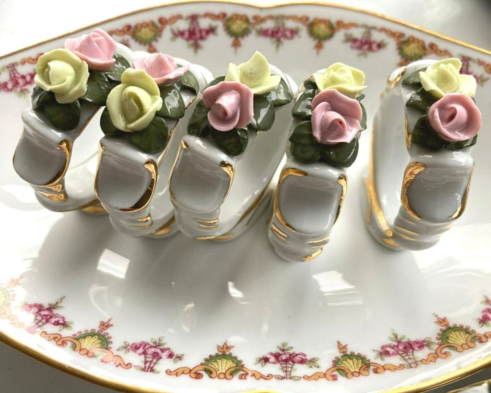 Porseleinen Servetringen Met Rozen | Servethoudertjes | 6x | Roze En Geel | Vintage Uit Dresden photo vinterior