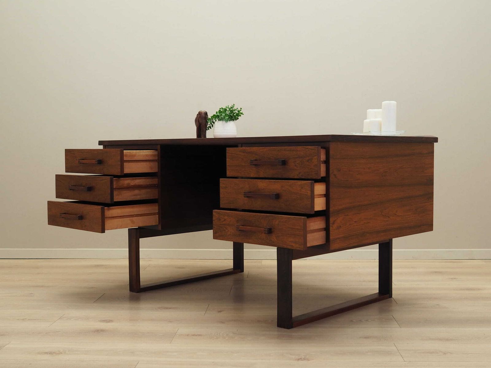 Vintage Desk, Danish Design, 1960s, Designer: Torben Valeur & Henning Jensen, Manufacturer: Dyrlund photo Furniture