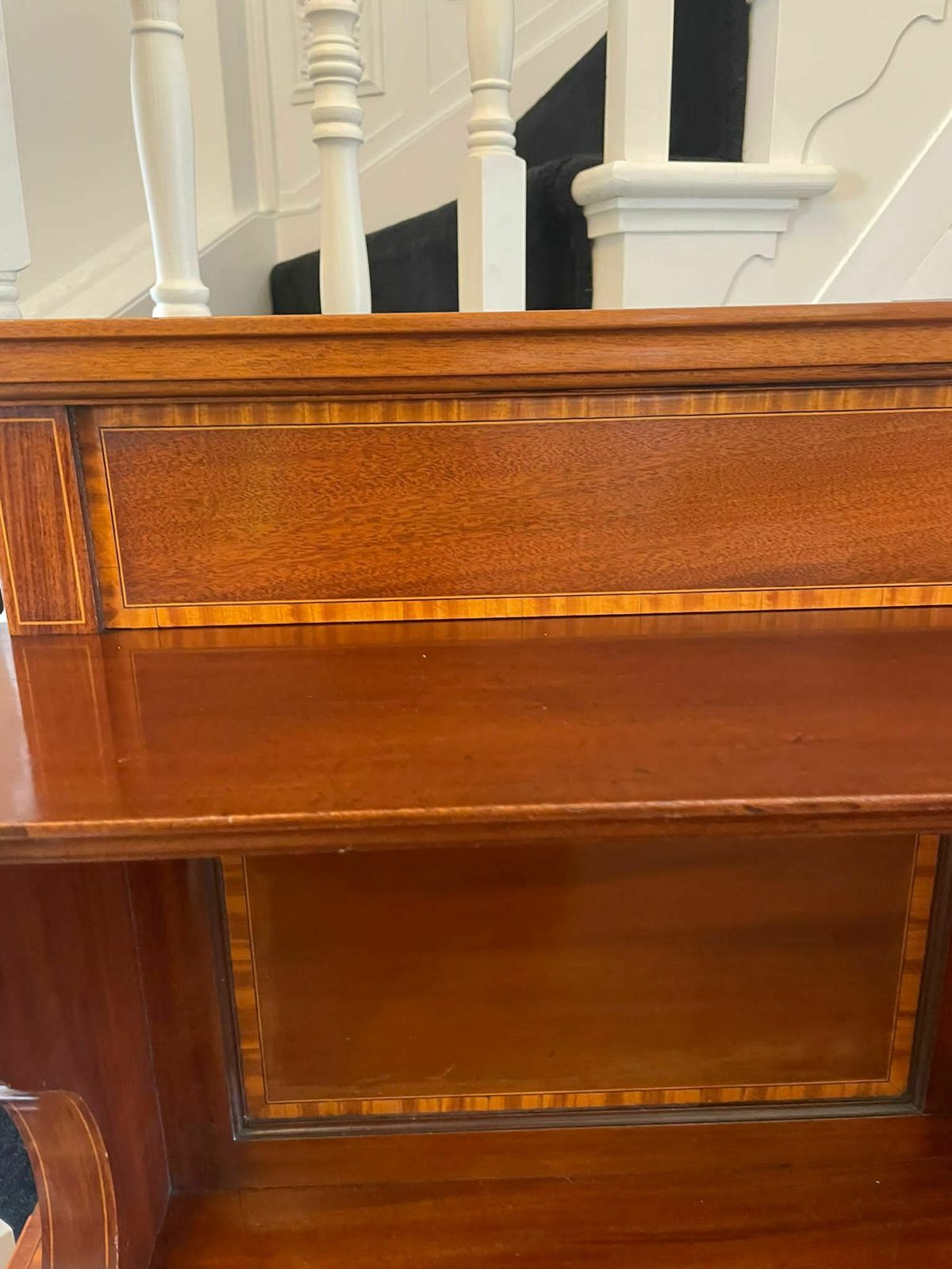 photo vinterior Superb Quality Large Antique Mahogany Inlaid Sideboard