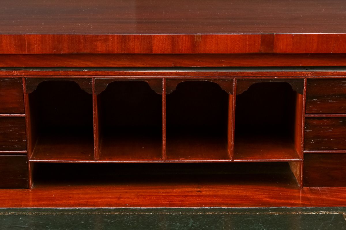 photo vintage English William IV Mahogany Secretaire Bureau Desk Chiffonier (Circa 1835)