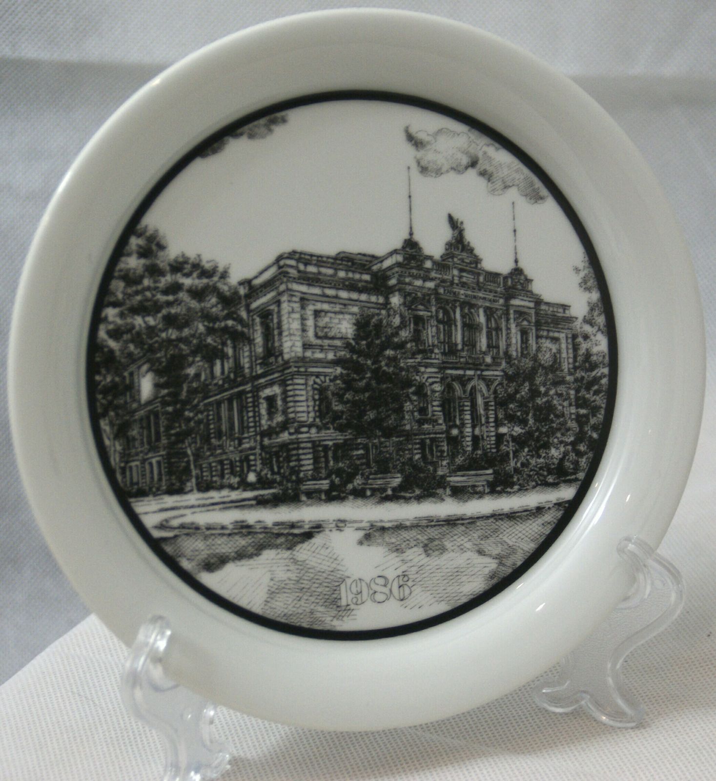 Vintage Wall Plates, 2 Of Which In The Original Box, Nostalgic Collection Plates. photo buy
