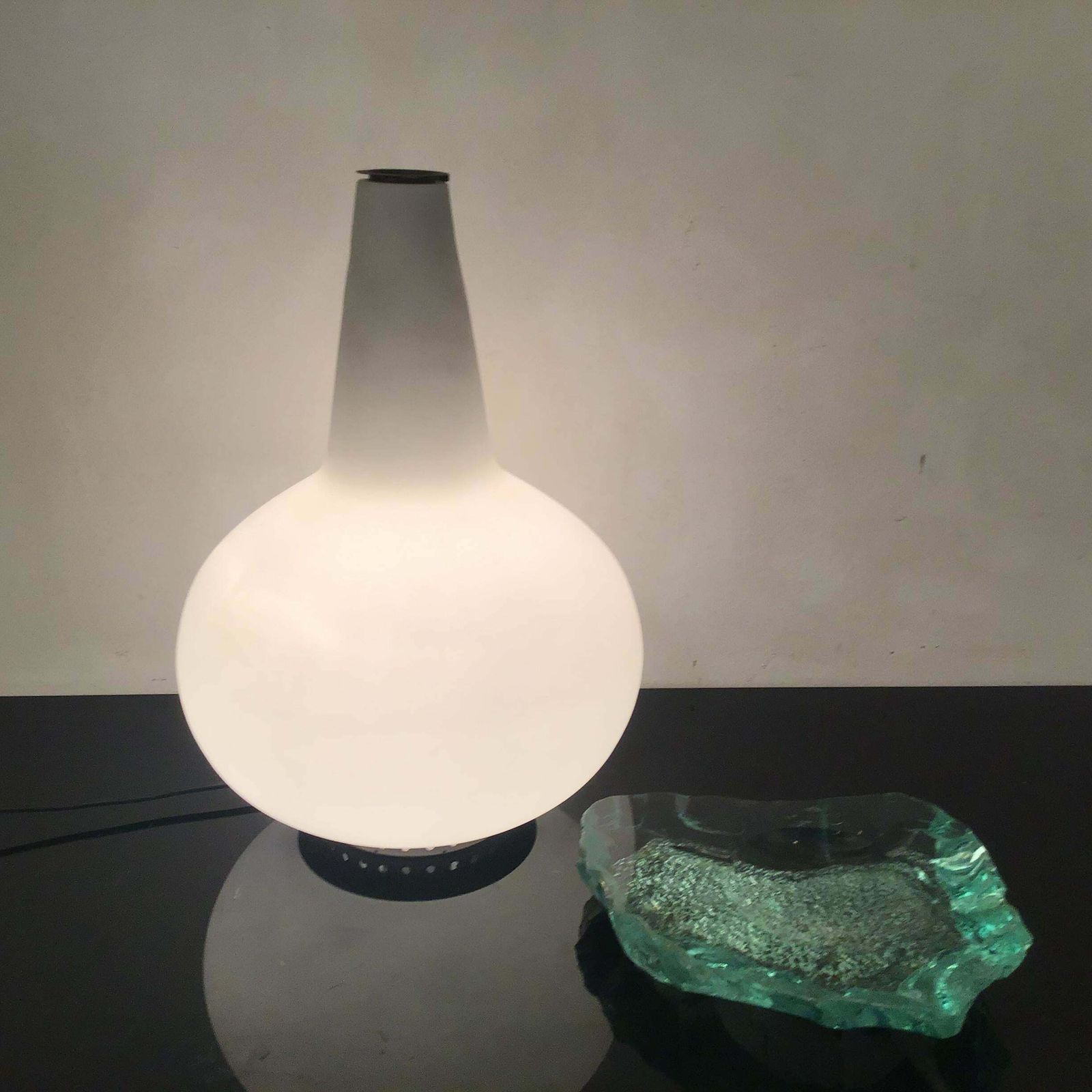 photo furniture Fontana Arte Table Lamp Brass Opaline Glass 1960 Italy