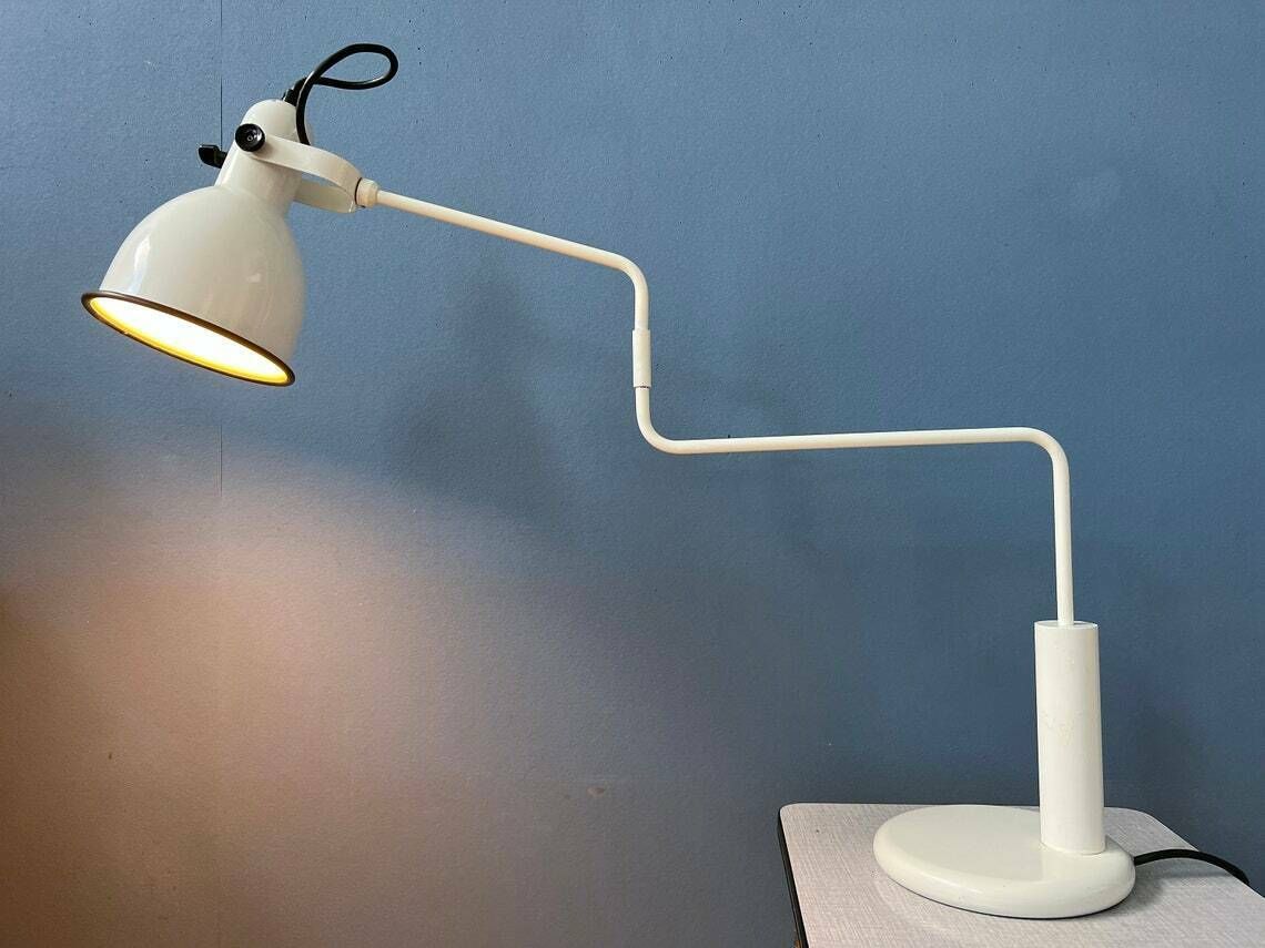 Anvia Elbow Tafellamp Van Hoogervorst | Witte Swing Arm Bureaulamp | Mid Century Bureaulamp photo for sale